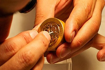 西安百达翡丽手表官方售后洗油保养